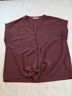 Olive & Oak Knot-Front Blouse in Plum